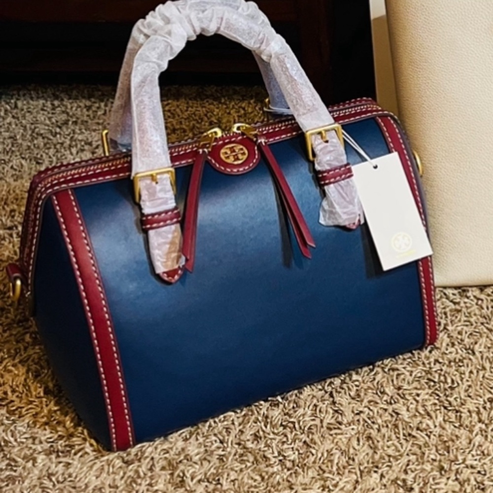 TORY BURCH BRANDNEW GORGEOUS BARREL BAG🎉